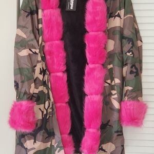 NWT Hooded Camo Parker Coat w/ Pink Faux Fur Trim